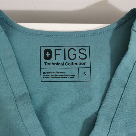 Women's FIGS Casma Three-Pocket Scrub Top | Color Cactus | Size S - Picture 4 of 14